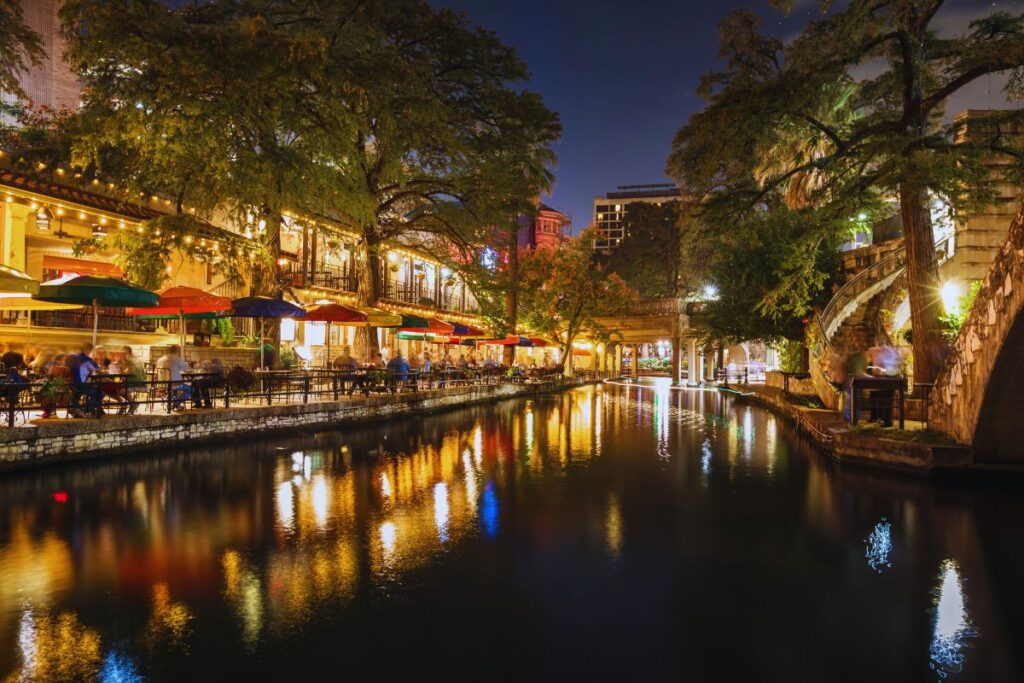 San Antonio River Walk Guide History & Hidden Gems Feliz Stays