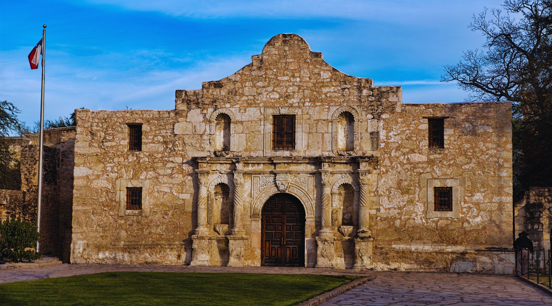 Families visiting The Alamo during Spring Break in San Antonio 2026